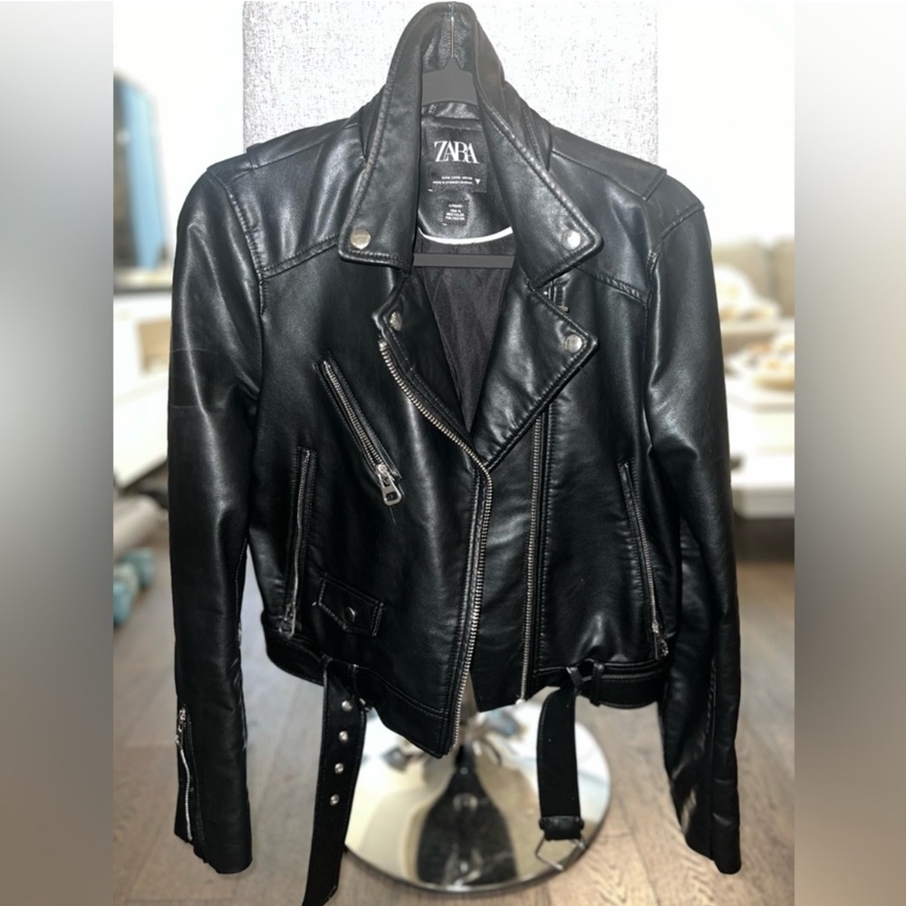 Zara Women's Sleek Black Leather Jacket